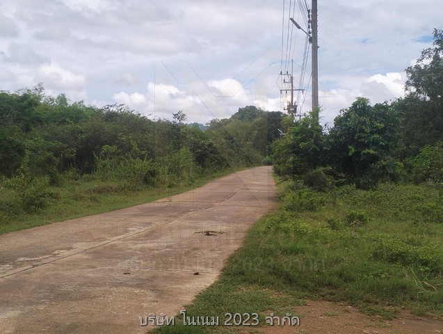 ขายที่ดินผืนงามติดแม่น้ำ เป็น น.ส.3ก. อยู่ในเขตเทศบาลใกล้น้ำตกไทรโยคน้อยและตลาดน้ำตกไทรโยคน้อยมีแหล่งท่องเที่ยวโดยรอบ กาญจนบุรี