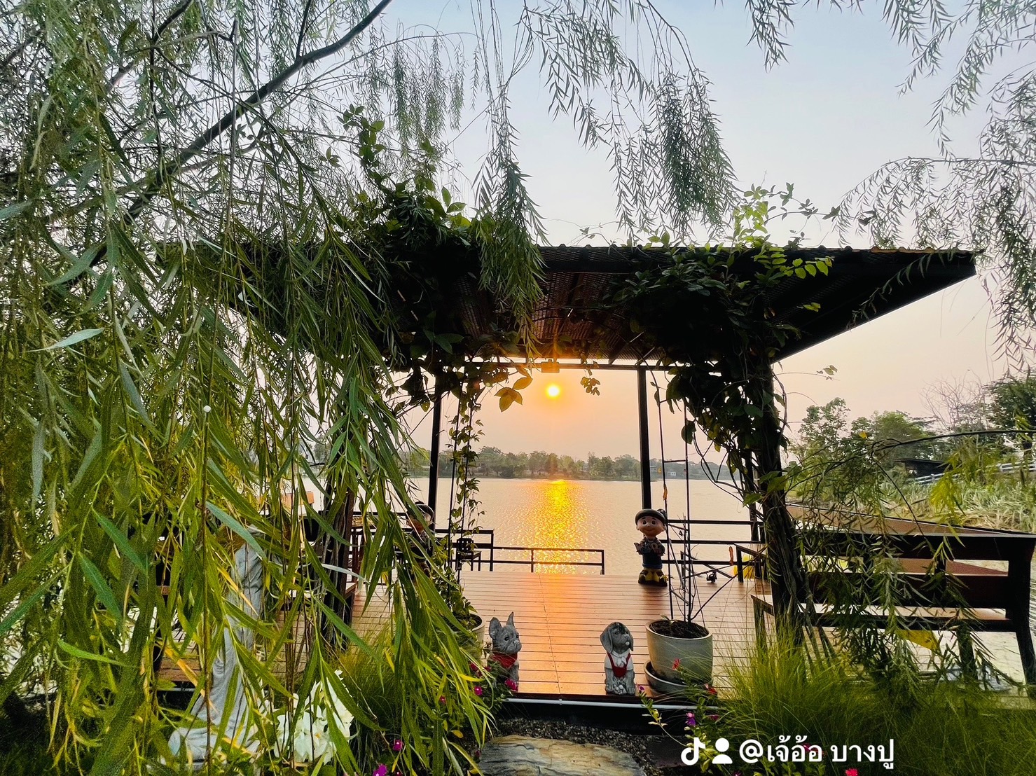 ขายบ้านพร้อมที่ดินริมน้ำวิวร้อยล้าน  เจ้าของขายเอง ลมเย็นสบายไร้มลพิษใกล้ชิดธรรมชาติ นครปฐม