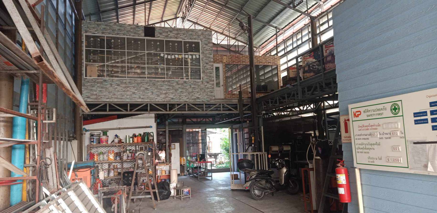 ขายที่ดินพร้อมสิ่งปลูกสร้างโกดังมีชั้นลอย เจ้าของขายเอง แขวงสามวาตะวันตก เขตคลองสามวา กรุงเทพมหานคร 10510