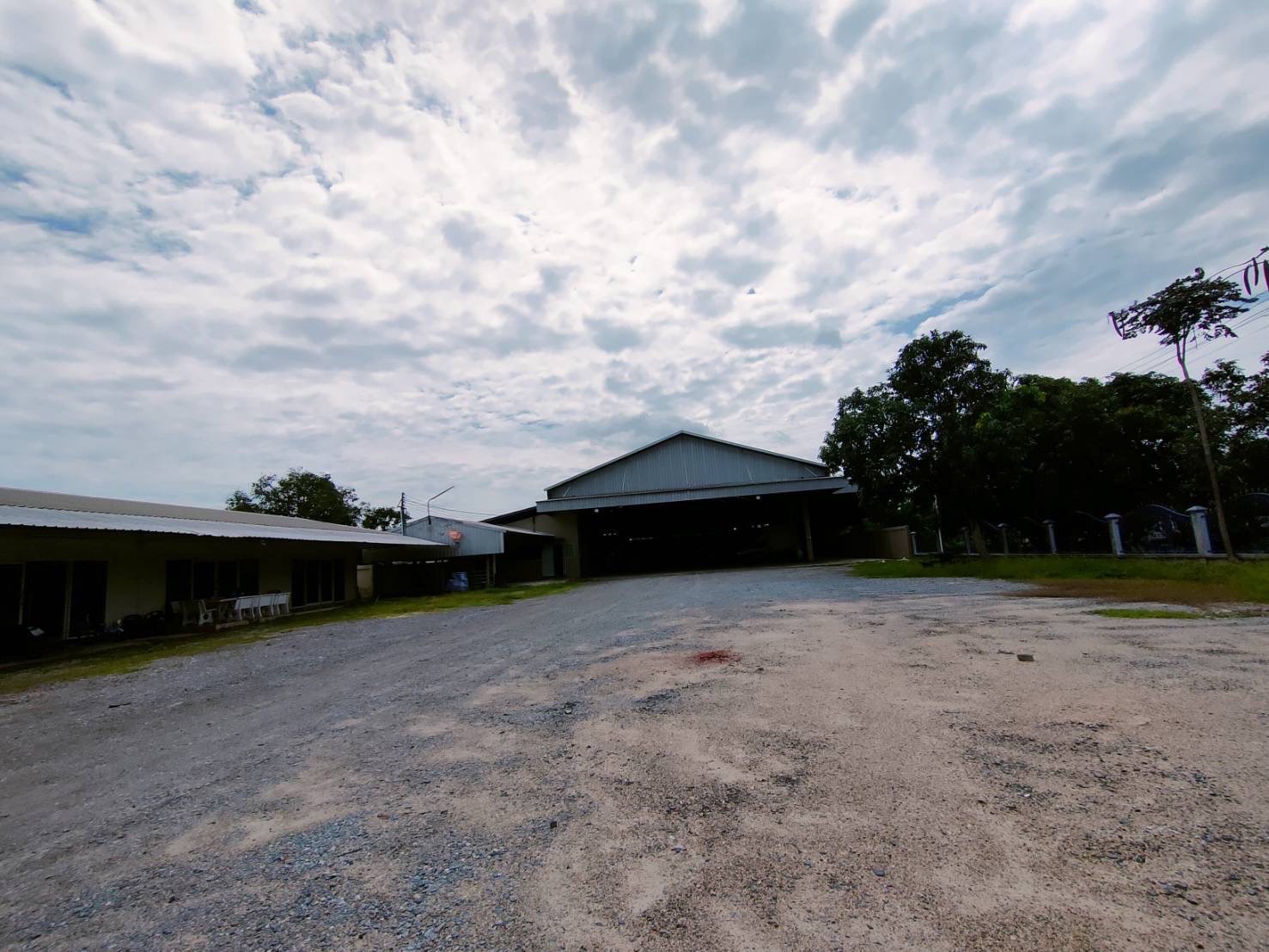 ขายที่ดินพร้อมบ้าน 2ไร่  เจ้าของขายเอง ตำบลหนองปากโลง อำเภอเมืองนครปฐม จังหวัดนครปฐม