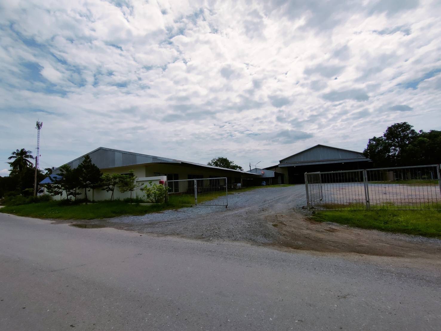 ขายที่ดินพร้อมบ้าน 2ไร่  เจ้าของขายเอง ตำบลหนองปากโลง อำเภอเมืองนครปฐม จังหวัดนครปฐม