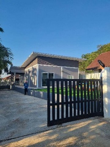 ขายพูลวิลล่า หมู่บ้านฮิลล์ บีช รีสอร์ท 107 ตารางวา เจ้าของขายเอง  ตำบลปากน้ำปราณ อำเภอปราณบุรี จังหวัดประจวบคีรีขันธ์ 