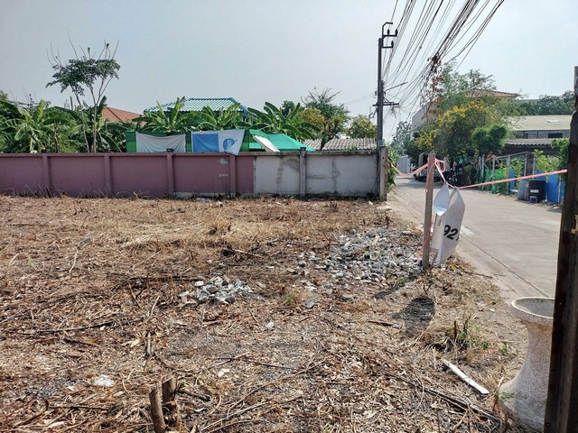 ขายที่ดิน 92  ตารางวา เหมาะสำหรับปลูกบ้าน โกดัง  เขตหนองแขม แขวงหนองแขม กรุงเทพมหานคร