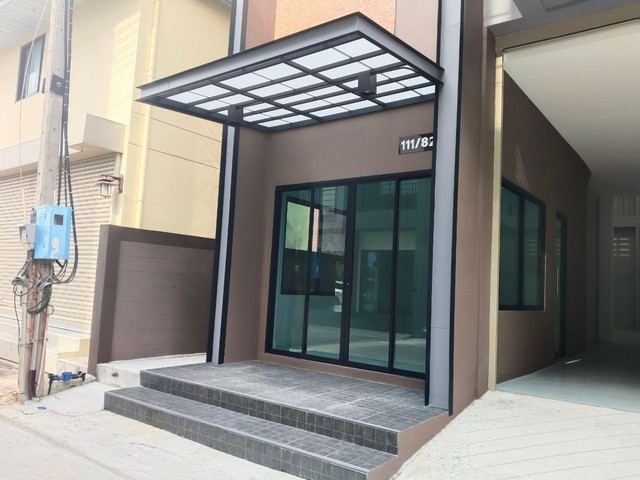 อาคารพาณิชย์ THE LUXX บุษราคัมเทอเรส30  ศาลายา อาคารพาณิชย์ 3 ชั้นนครปฐม 