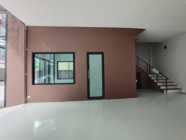 อาคารพาณิชย์ THE LUXX บุษราคัมเทอเรส30  ศาลายา อาคารพาณิชย์ 3 ชั้นนครปฐม 