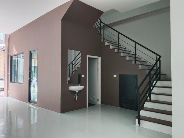 อาคารพาณิชย์ THE LUXX บุษราคัมเทอเรส30  ศาลายา อาคารพาณิชย์ 3 ชั้นนครปฐม 