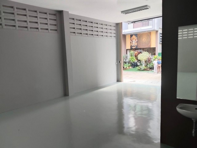 อาคารพาณิชย์ THE LUXX บุษราคัมเทอเรส30  ศาลายา อาคารพาณิชย์ 3 ชั้นนครปฐม 