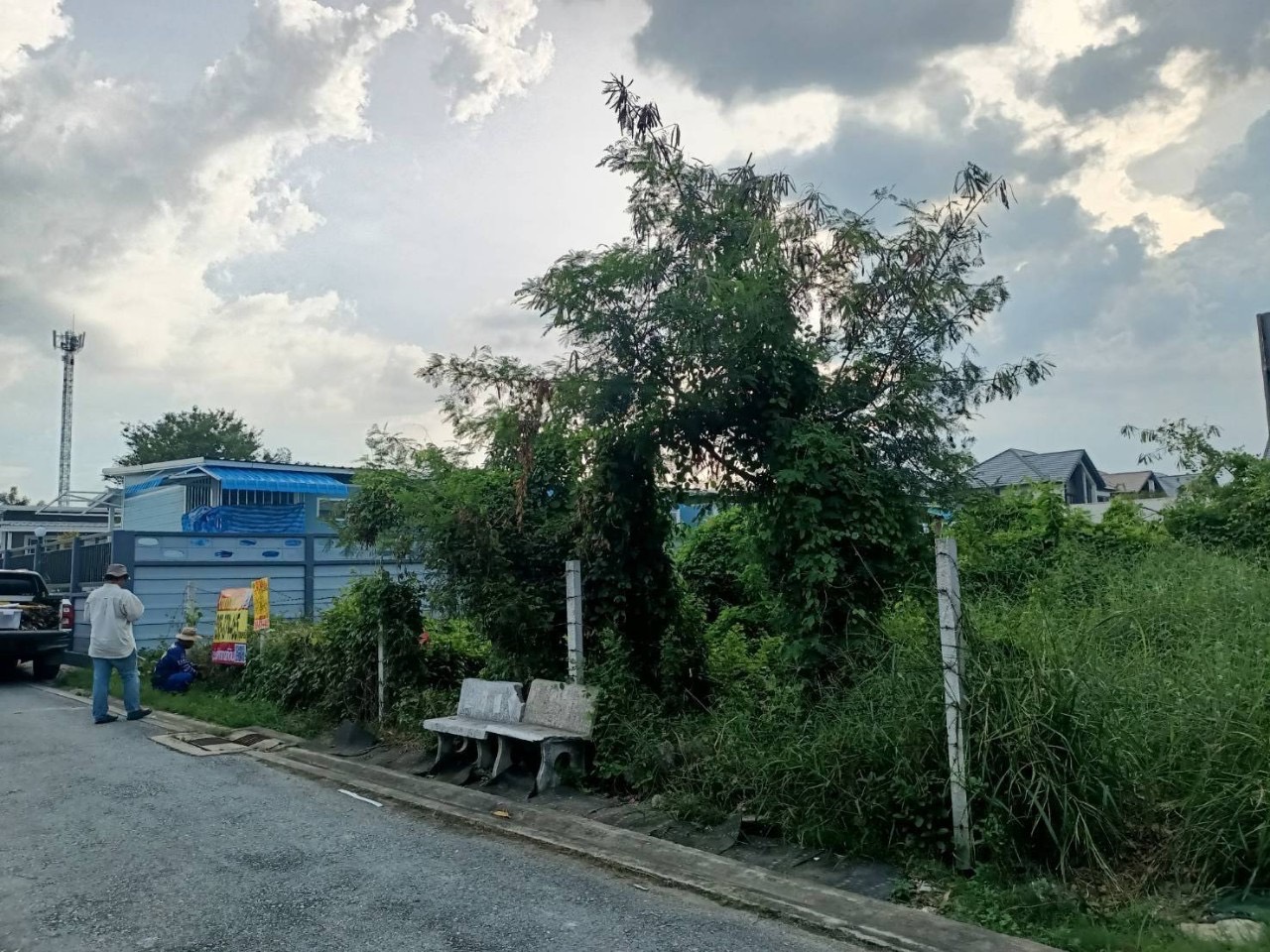 ขายที่ดินถนนศรีนครินทร์-ร่มเกล้า 332 ตารางวา ถมแล้วบางส่วน แขวงทับช้าง เขตสะพานสูง กทม.