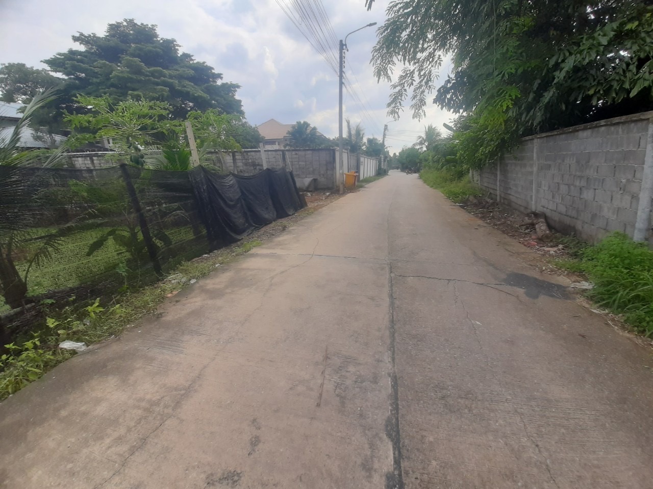 ขายที่ดินถนนนครอินทร์-ราชพฤกษ์ 3-3-54 ไร่ ติดถนนคอนกรีตสาธารณะ ซอย นายอ้อด อ.บางกรวย จ.นนทบุรี