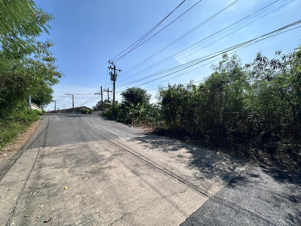 ขายที่ดินติดคลอง 331 ตารางวา ติดถนนคอนกรีตสาธารณะ ถมแล้ว ซอยศาลาธรรมสพน์ 13  เขตตลิ่งชัน กทม.