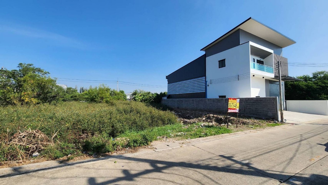 ขายด่วน ที่ดินผังสีม่วง 200 ตารางวา ติดถนนคอนกรีตสาธารณะ เลียบคลองสี่ ซอย 5  อ.ลำลูกกา จ.ปทุมธานี