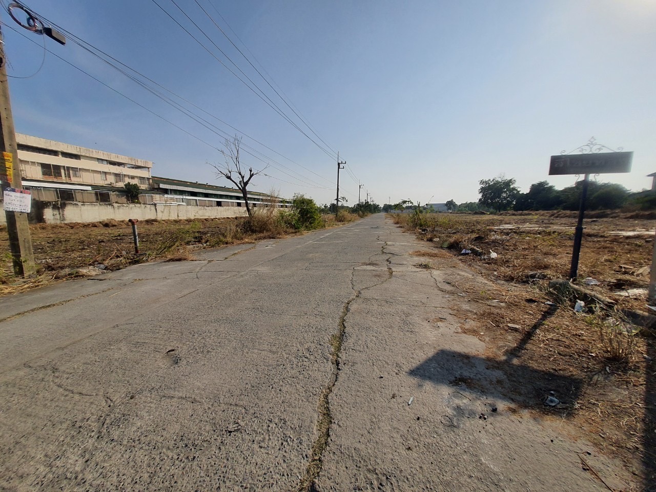 ขายถูก ที่ดินแปลงมุม 81 ตารางวา ถมแล้ว ติดถนนคอนกรีตสาธารณะ ซอย สี่ไชยทอง 12 อ.ลาดหลุมแก้ว จ.ปทุมธานี