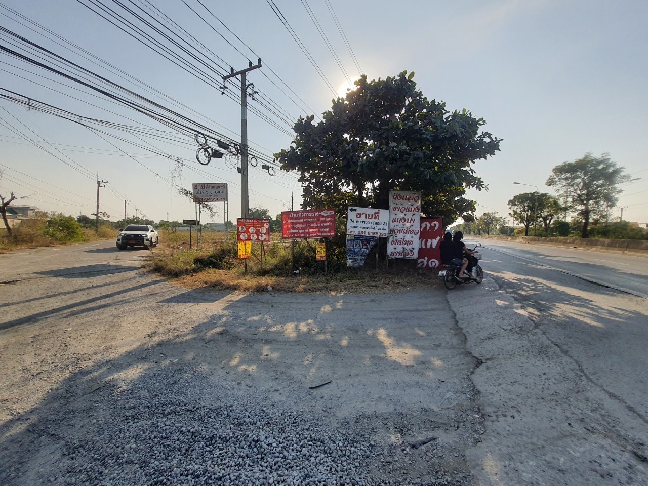 ขายถูก ที่ดินแปลงมุม 81 ตารางวา ถมแล้ว ติดถนนคอนกรีตสาธารณะ ซอย สี่ไชยทอง 12 อ.ลาดหลุมแก้ว จ.ปทุมธานี