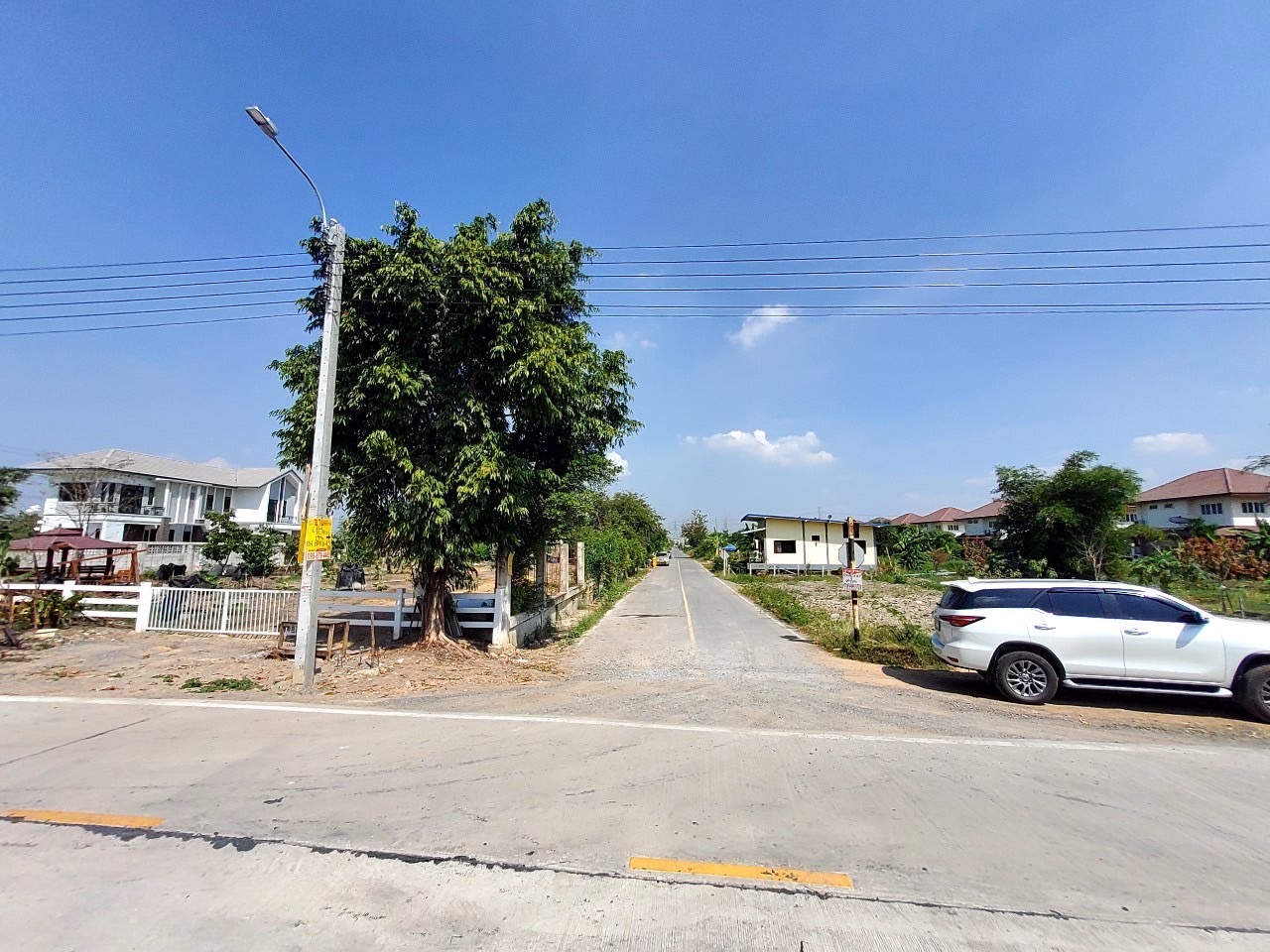 ขายดินถนนบางกรวย-ไทรน้อย 98 ตารางวา(แบ่งได้) ติดถนนลาดยางสาธารณะ 2 ด้าน ซอย เทพประทาน 1 จ,นนทบุรี