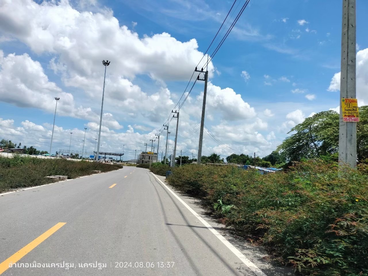 ขายด่วน ที่ดินใกล้ด่านมอเตอร์เวย์ M81 เนื้อที่ 300 ตร.ว ติดถนนลาดยางสาธารณะ มีไฟฟ้า+ประปา ต. มาบแค  อ. เมืองนครปฐม จ. นครปฐม