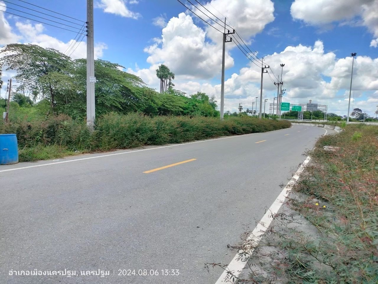 ขายด่วน ที่ดินใกล้ด่านมอเตอร์เวย์ M81 เนื้อที่ 300 ตร.ว ติดถนนลาดยางสาธารณะ มีไฟฟ้า+ประปา ต. มาบแค  อ. เมืองนครปฐม จ. นครปฐม