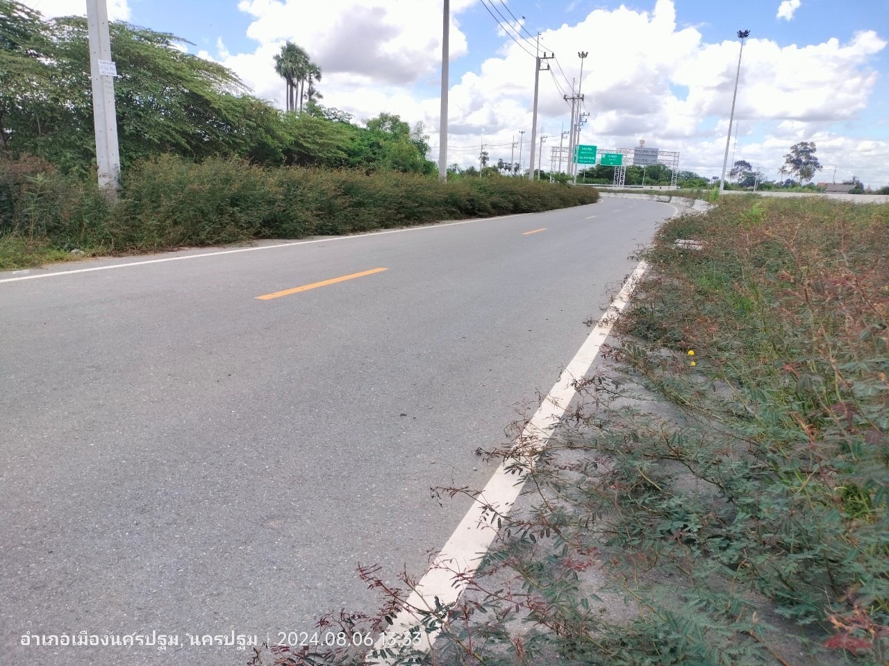 ขายด่วน ที่ดินใกล้ด่านมอเตอร์เวย์ M81 เนื้อที่ 300 ตร.ว ติดถนนลาดยางสาธารณะ มีไฟฟ้า+ประปา ต. มาบแค  อ. เมืองนครปฐม จ. นครปฐม