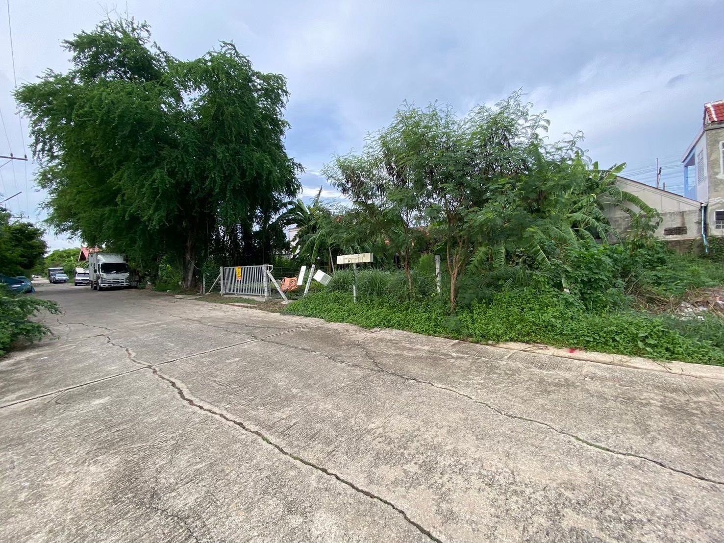 ขายถูก ที่ดินถนนรังสิต-นครนายก 60 ตารางวา ติดถนนนกรีตสาธารณะ ซอย เพิ่มทรัพย์  คลอง 7 อ.ธัญบุรี จ.ปทุมธานี