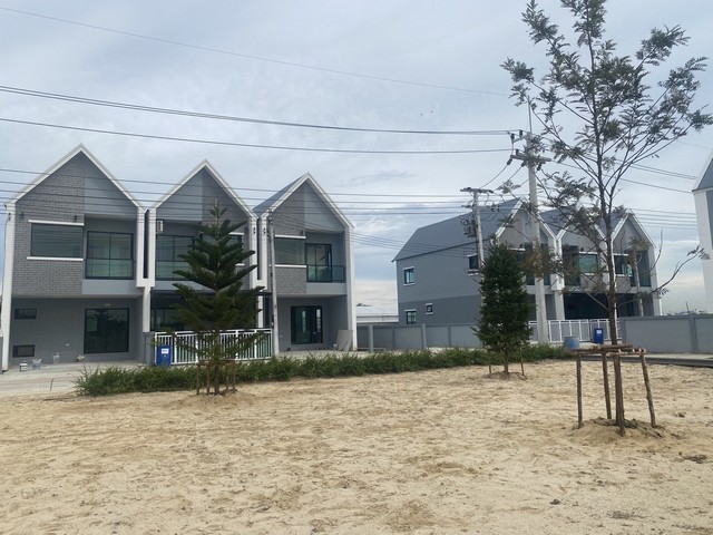 บ้านทาวน์โฮม ผนังไม่ติดกัน 2 ชั้น สไตล์บ้านเดี่ยว  ปทุมธานี