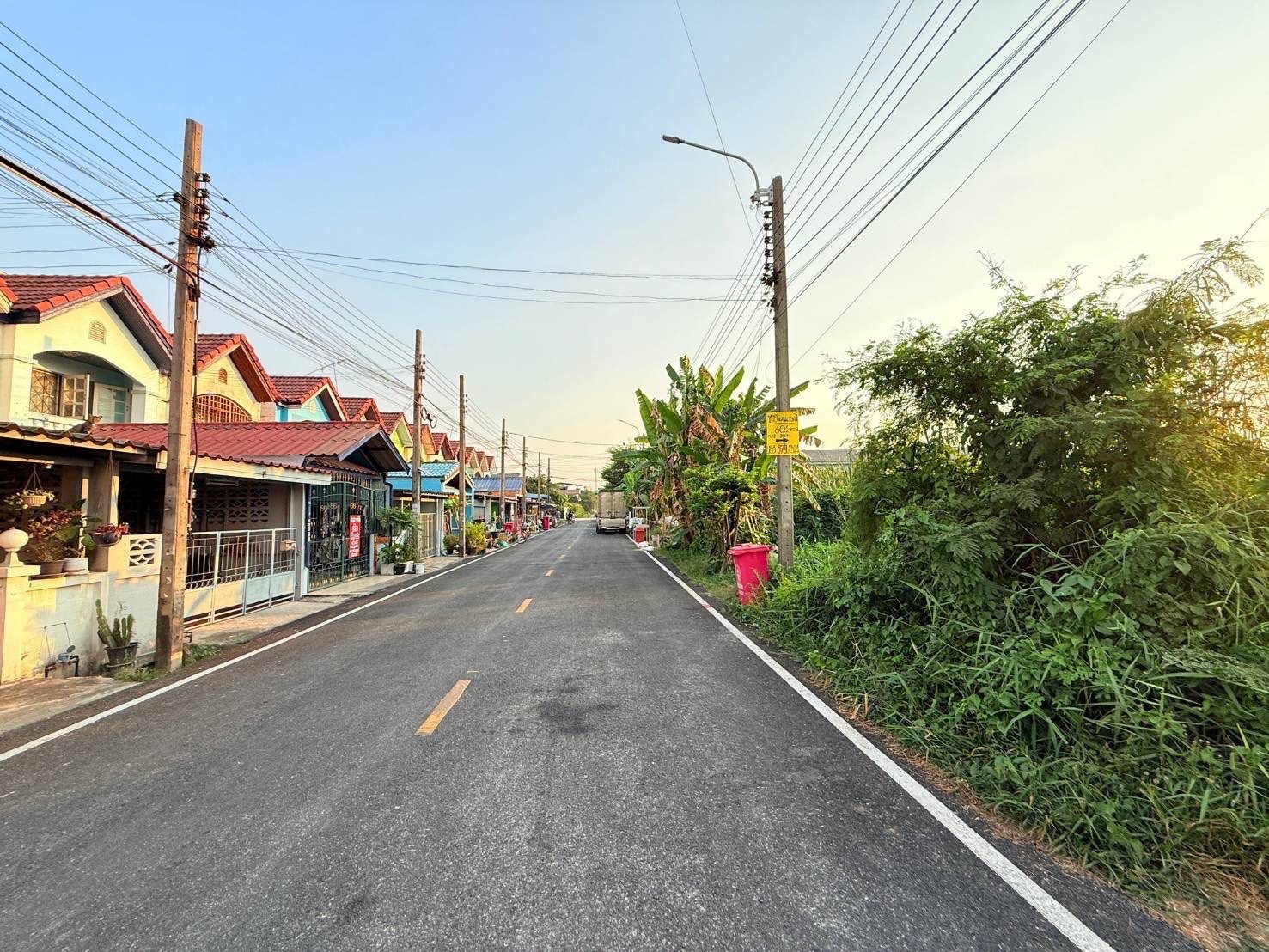 ขายถูกที่สุด‼ ที่ดินลาดปลาดุก 60 ตารางวา ติดถนนลาดยางสาธารณะ ซอย หมู่บ้านธารทอง 2 อ.บางบัวทอง จ.นนทบุรี