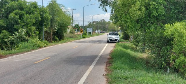 ขายที่ดิน 8 ไร่เศษ ติดถนน ทำเลสวย ใกล้สนามบิน ต.หนอกพอก อ.ธวัชบุรี จ.ร้อยเอ็ด 