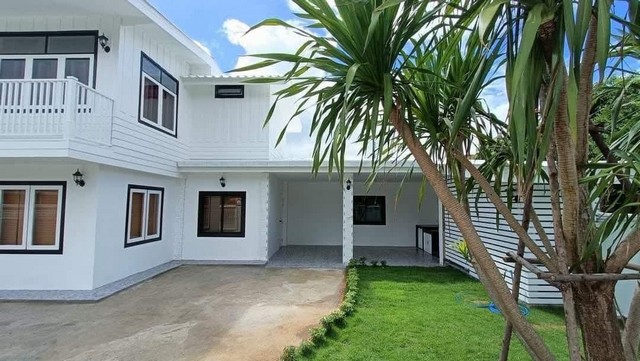 ขายบ้านพักตากอากาศ พร้อมสนามหญ้าต้นไม้ร่มรื่นบรรยากาศเงียบสงบ เหมาะสำหรับ อยู่อาศัยพักตากอากาศ หรือปรับเป็นโฮมสเตย์ เชียงใหม่