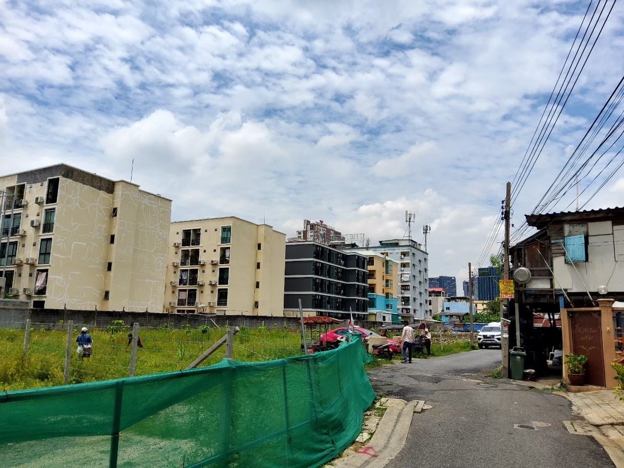 ขายที่ดินทำเลทองธุรกิจ 361 ตารางวา ถมแล้วทั้งแปลง ซอยอินทามระ 29 แยก 3  เขตพญาไท กทม