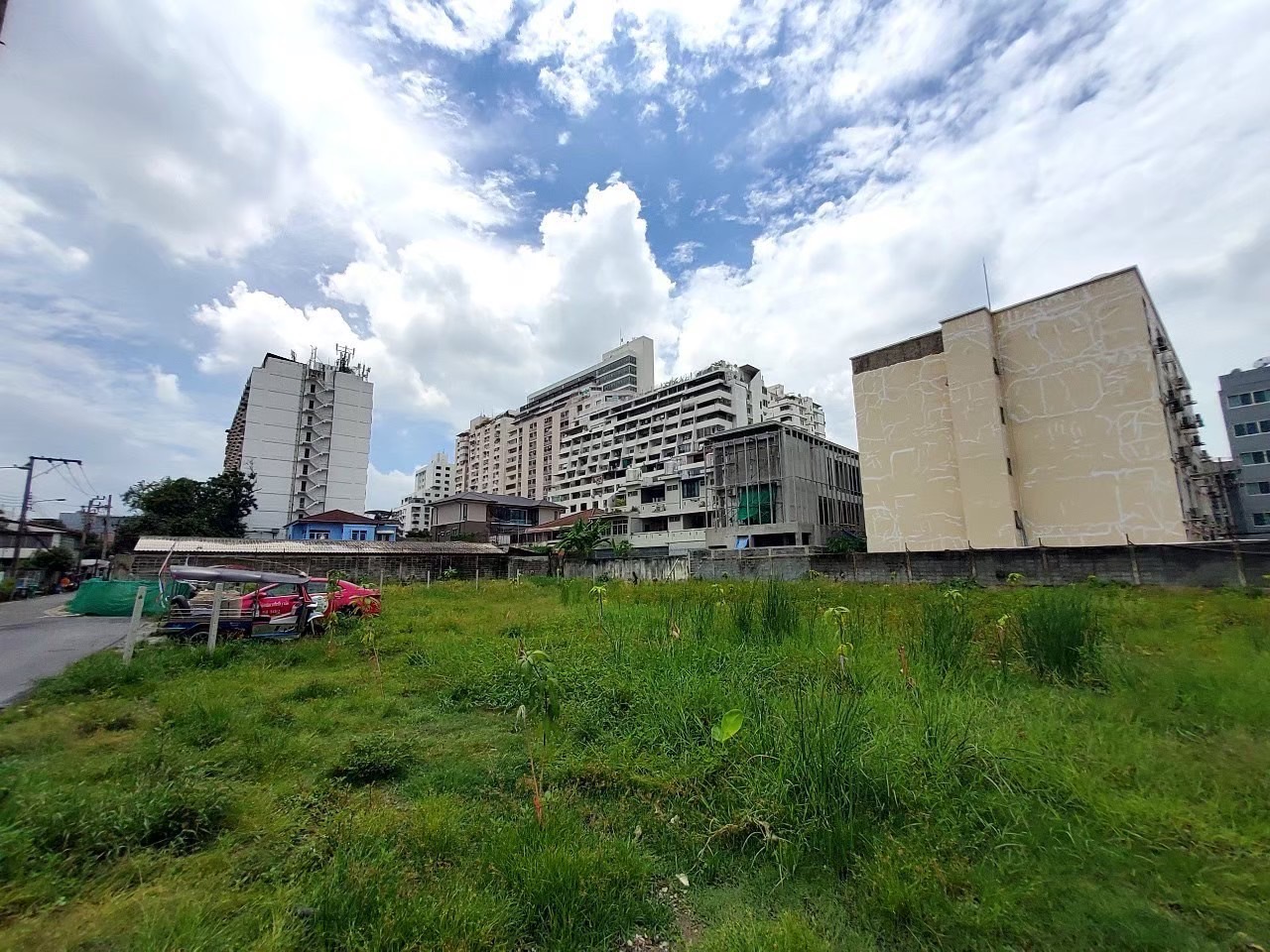 ขายที่ดินทำเลทองธุรกิจ 361 ตารางวา ถมแล้วทั้งแปลง ซอยอินทามระ 29 แยก 3  เขตพญาไท กทม