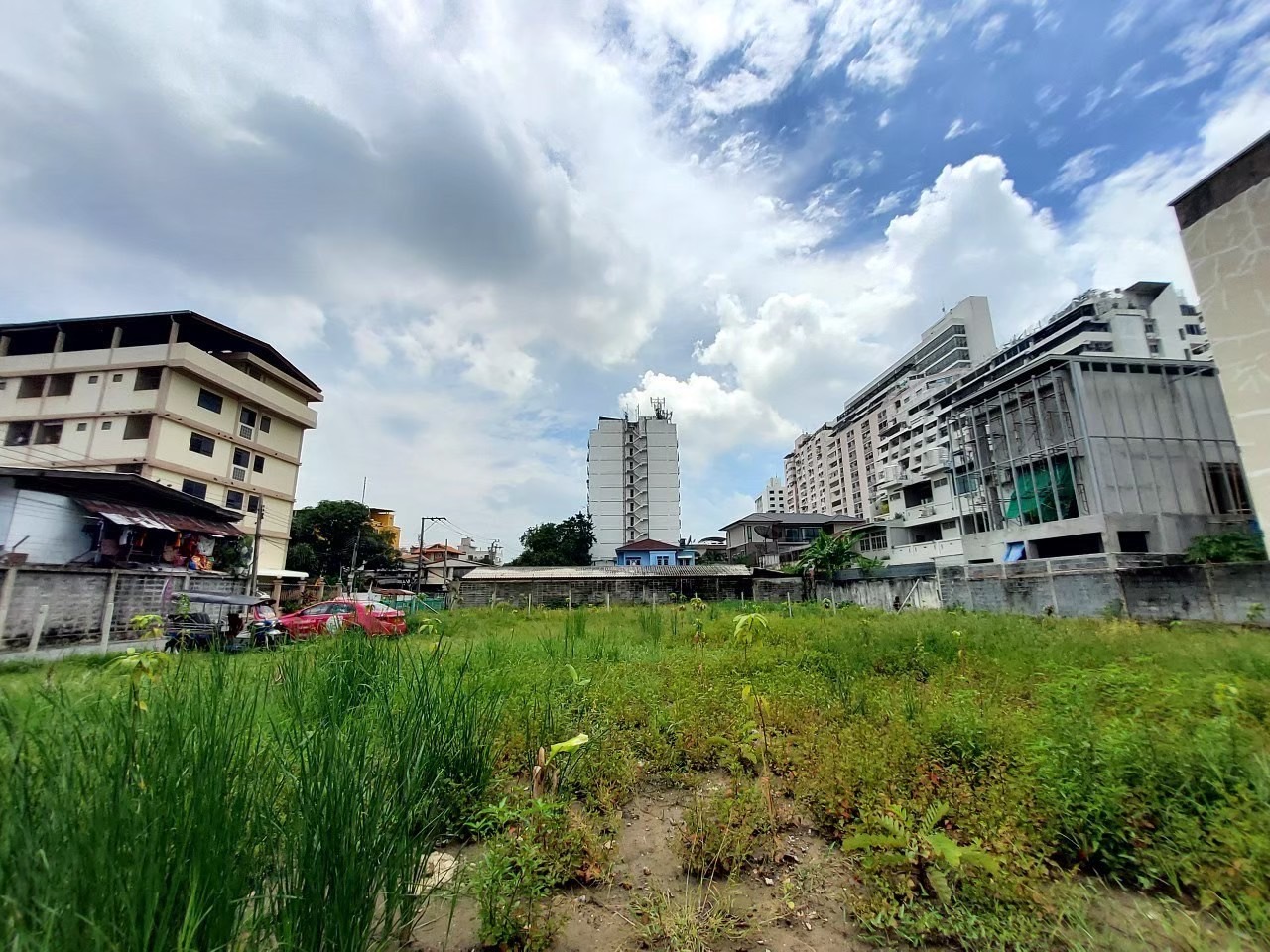 ขายที่ดินทำเลทองธุรกิจ 361 ตารางวา ถมแล้วทั้งแปลง ซอยอินทามระ 29 แยก 3  เขตพญาไท กทม