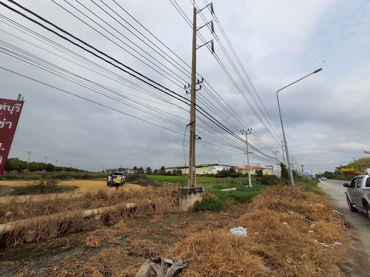 ขายถูก ที่ดินติดถนน 4 เลน เนื้อที่ 15-3-32 ไร่ ติดถนนปทุมธานี-บางเลน(346)ต.ขุนศรี อ.ไทรน้อย จ.นนทบุรี