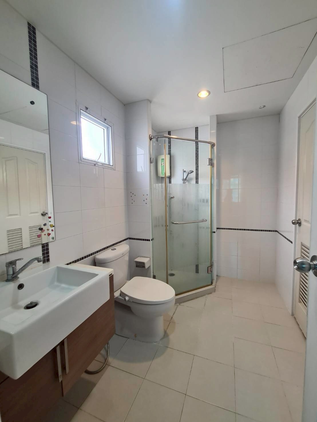 ขายบ้านเดี่ยวหมู่บ้านภัสสรเพรสทิส เฉลิมพระเกียรติ ร. 9 แขวงประเวศ เขตประเวศ กรุงเทพมหานคร