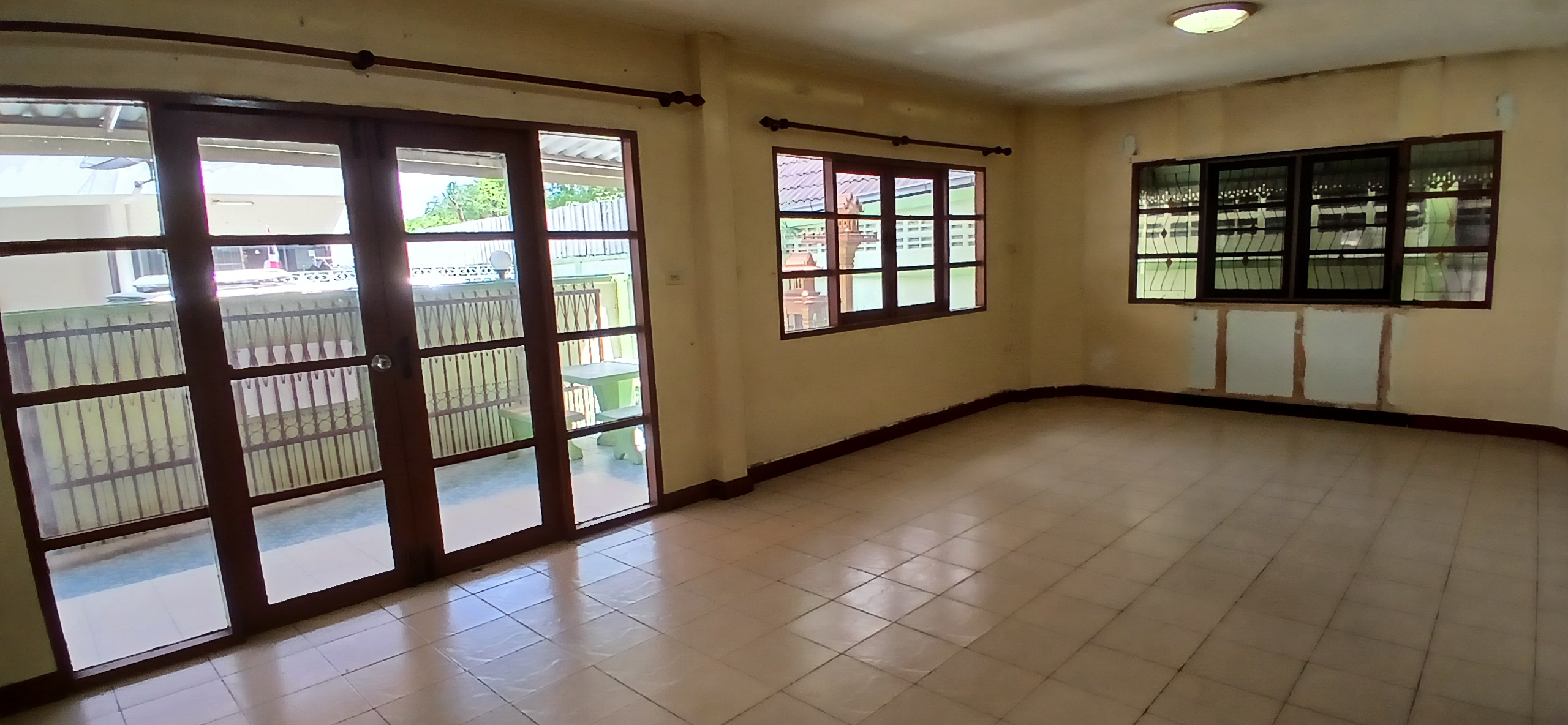 ขายบ้านเดี่ยวใกล้สนามบินดอนเมืองเพียง 10 นาที หน้ากว้างหลังมุม 48 ตร.วา หมู่บ้านพูลศรี