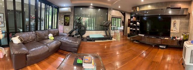 ขายบ้านหรู 3 ชั้นพร้อมเฟอร์นิเจอร์สุดคุ้มค่า  ติดถนนใจกลางทำเลทองแม่ริม เชียงใหม่   ที่ตั้ง : ต.แม่ริมใต้ อ.แม่ริม จ.เชียงใหม่ (ใกล้ๆ โรงแรมระดับ 5 ดาว)  ขนาดพื้นที่