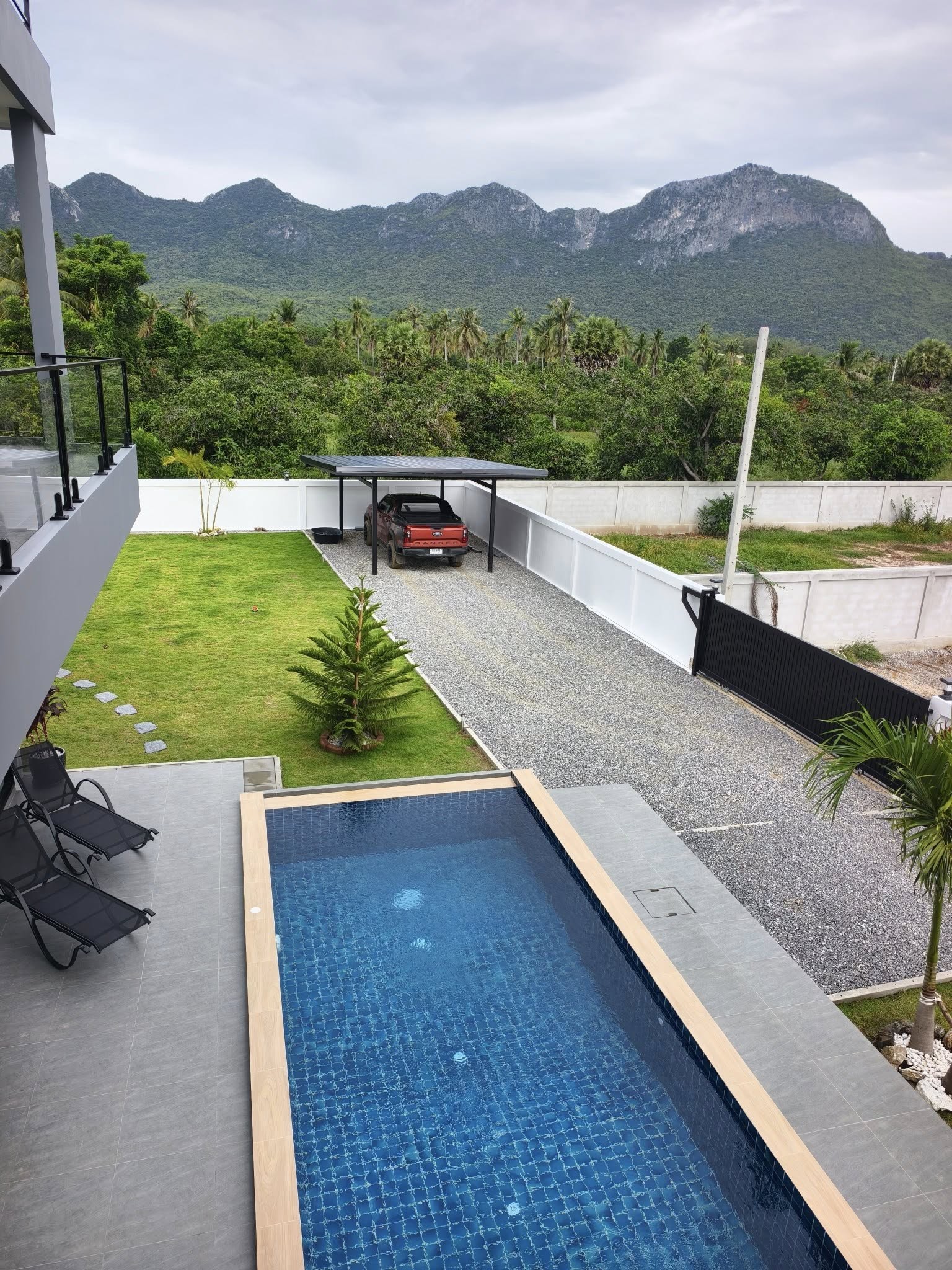 ขายบ้านสวยทรงโมเดิร์นสร้างบน ต.สามร้อยยอด อ.สามร้อยยอด จ.ประจวบคีรีขันธ์