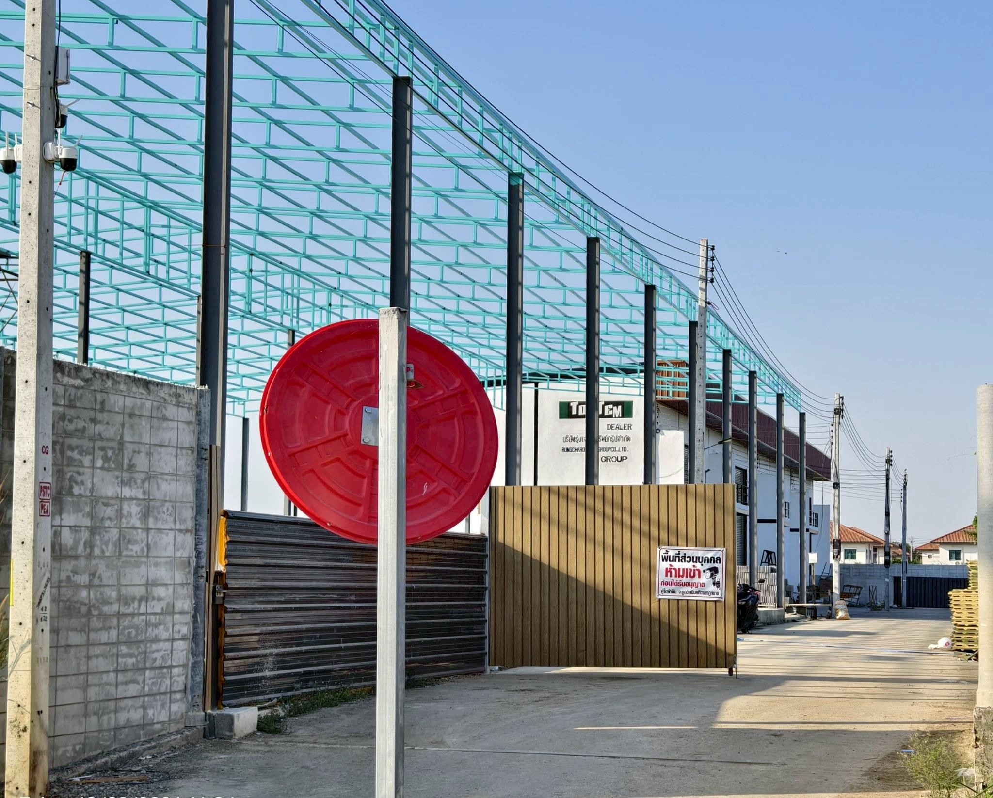 ขายโกดัง แปลงใหญ่ 1000 ตรม. (3 แปลงแบ่งขายได้) ตรงข้ามตลาดบึงบัว 