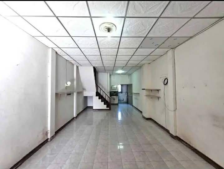 อาคารพาณิชย์ 2 ชั้น ทำเลทองใกล้สี่แยกไฟแดง โคกตูม ลพบุรี