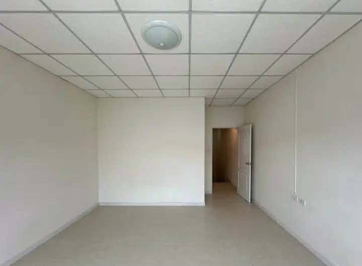 อาคารพาณิชย์ 2 ชั้น ทำเลทองใกล้สี่แยกไฟแดง โคกตูม ลพบุรี