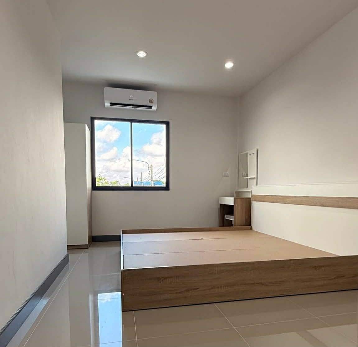 อาคารพาณิชย์ 2 ชั้น ทำเลทองใกล้สี่แยกไฟแดง โคกตูม ลพบุรี