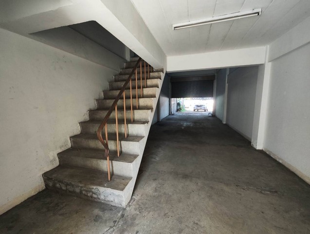 ขายตึกแถว 3ชึ้น ครึ่ง. จำนวน 2ห้อง.  เจ้าของขายเอง ตำบลวังษ์พง อำเภอปราณบุรี จังหวัดประจวบคีรีขันธ์