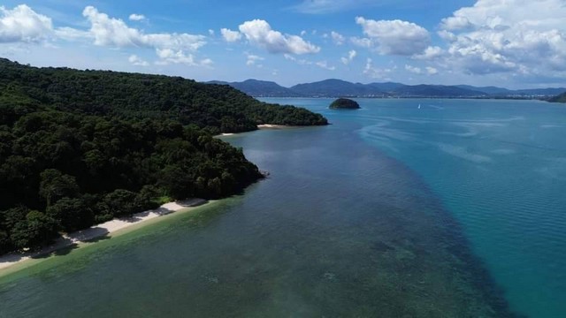 ขายที่ดินเกาะโหลน 20 ไร่ เหมาะสำหรับ โรงแรม วิลล่า ร้านอาหารตำบลราไวย์ อำเภอเมืองภูเก็ต  จังหวัดภูเก็ต