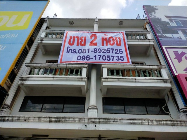 ขายที่ดินพร้อมตึก 2 คูหา 52 ตารางวา มีโฉนด  ต.บ้านนา อ.เมืองชุมพร จ.ชุมพร