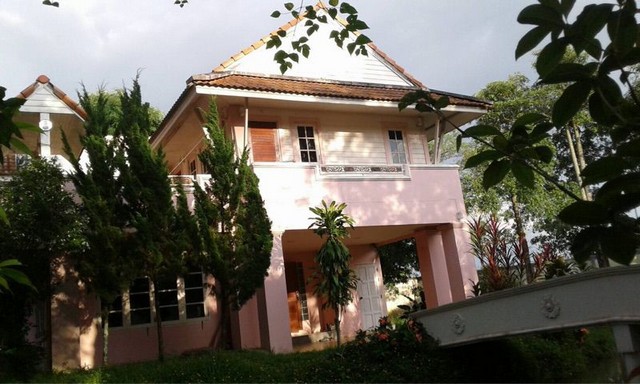 ขายที่ดินพร้อมรีสอร์ท  32 ห้อง บ้าน 1 หลัง 2 ไร่ เชียงราย