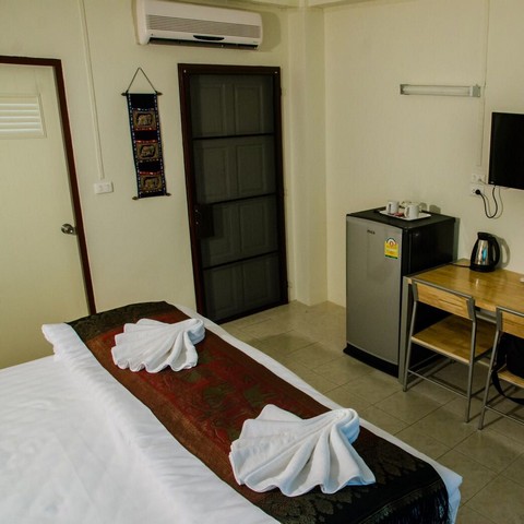 ขายที่ดินพร้อมรีสอร์ท  32 ห้อง บ้าน 1 หลัง 2 ไร่ เชียงราย