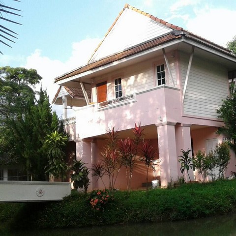 ขายที่ดินพร้อมรีสอร์ท  32 ห้อง บ้าน 1 หลัง 2 ไร่ เชียงราย