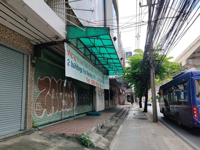 ปล่อยเช่าอาคารพาณิชย์ทำเลดี ติดถนนใหญ่ ซอยลาดพร้าว 130/2 คลองจั่น บางกะปิ กรุงเทพมหานคร