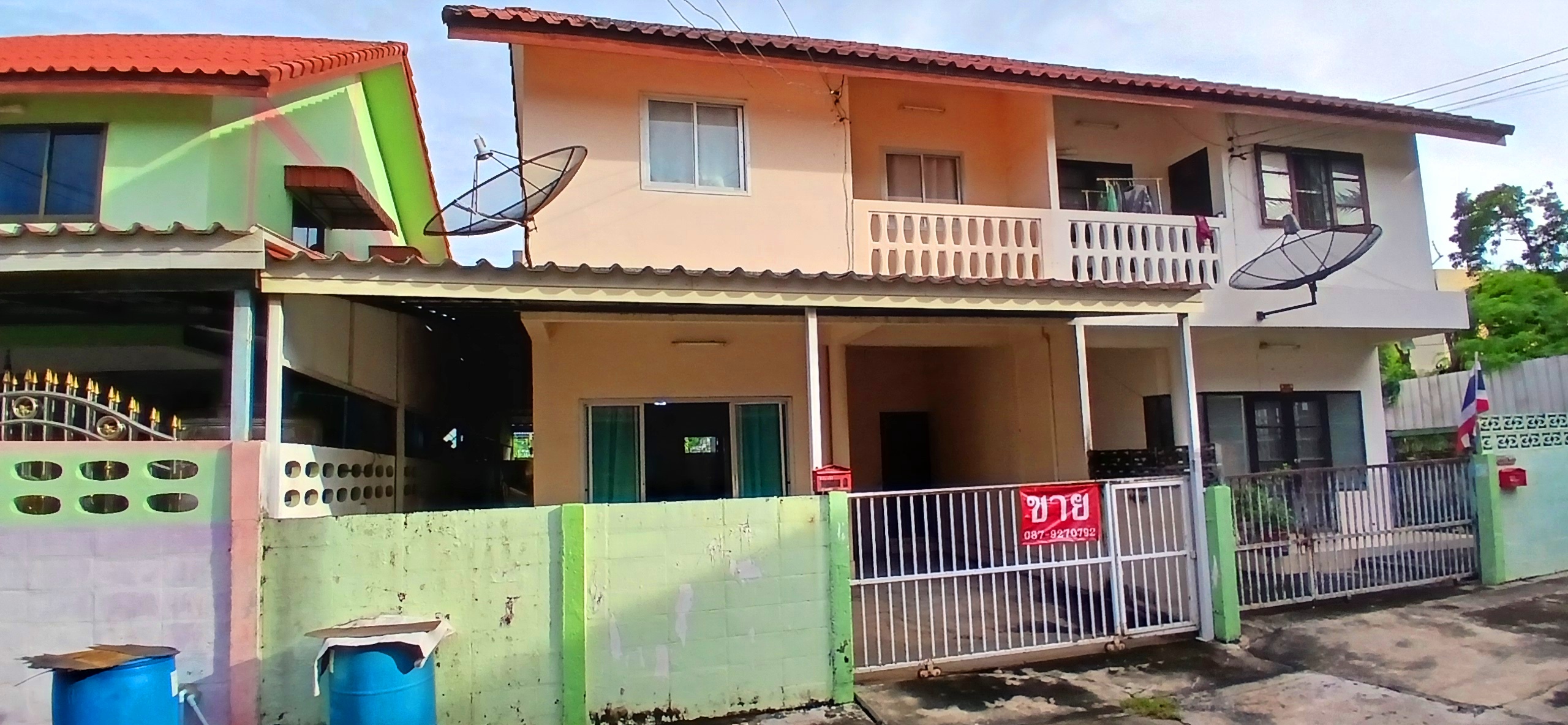 ขายบ้านแฝดใกล้สนามบินดอนเมืองเพียง 10 นาที หน้ากว้างก่อนหลังมุม 30 ตร.วา หมู่บ้านพูลศรี