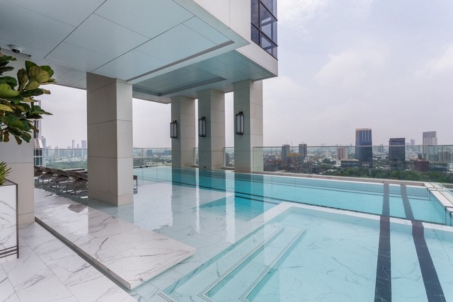 Muniq Langsuan – คอนโดหรู ใจกลางต้นสน ใกล้สวนลุม 