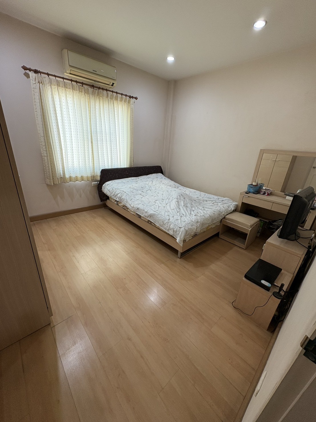 ขายบ้านทาวน์โฮมพร้อมอยู่ หมู่บ้านปริญลักษณ์ ไลท์ พระราม 5  นนทบุรี 