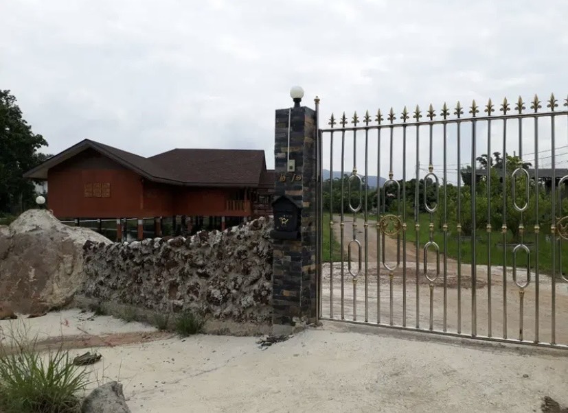 ขายที่ดินพร้อมบ้านและสวนลำไย 14 ไร่ ทำเลดีมาก อ.เมือง จ.ลำพุน