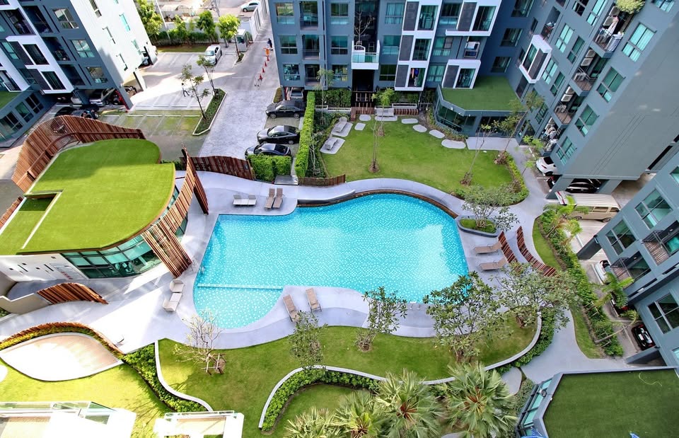 ขายคอนโด Living Nest รามคำแหง  วิวสระ ติดสวนลอยฟ้า ใกล้เดอะมอลล์บางกะปิเพียง 120 ม.